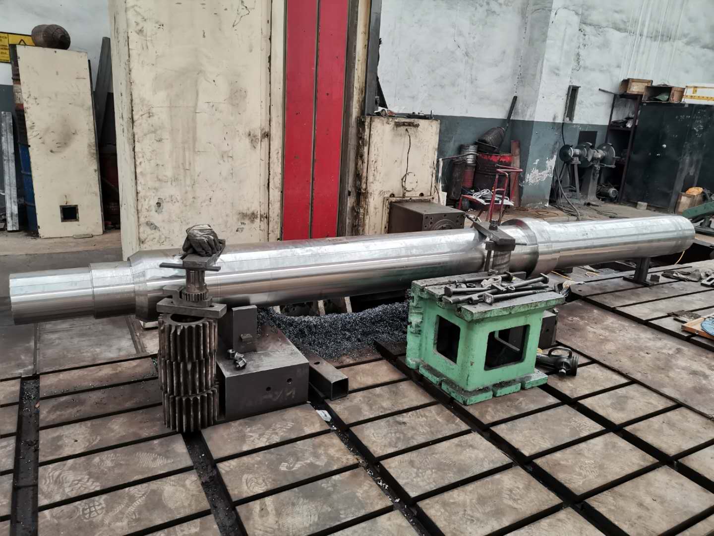 細(xì)長軸車削加工形變原因及對策